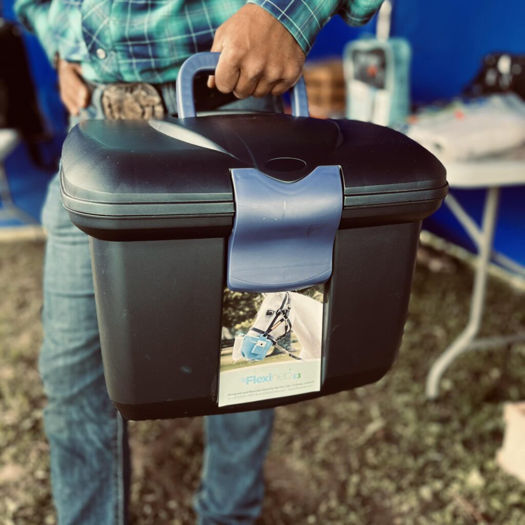 ŚWIAT WESTERNU- FLEXINEB| Innowacyjny nebulizator dla koni FLEXINEB