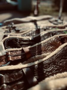 ŚWIAT WESTERNU- POPRĘGI| Co powinieneś wiedzieć o popręgach westernowych?