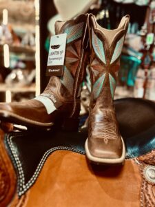 ŚWIAT WESTERNU- KOWBOJKI ARIAT | Jak czyścić kowbojskie buty?