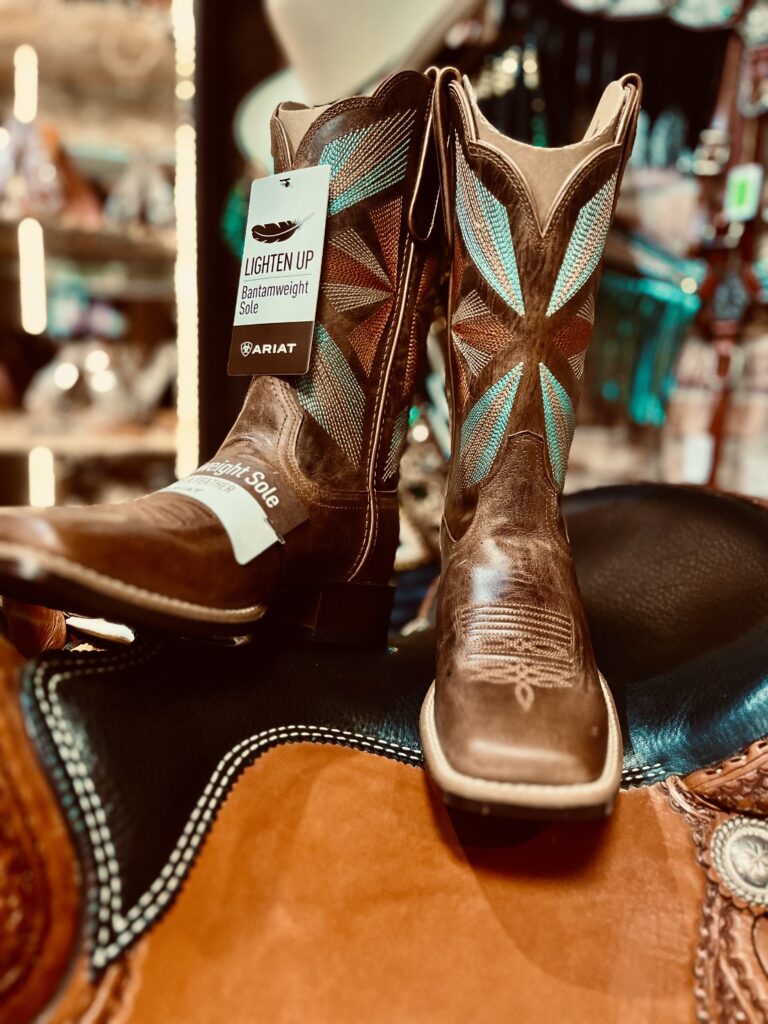 ŚWIAT WESTERNU- KOWBOJKI ARIAT | Jak czyścić kowbojskie buty?