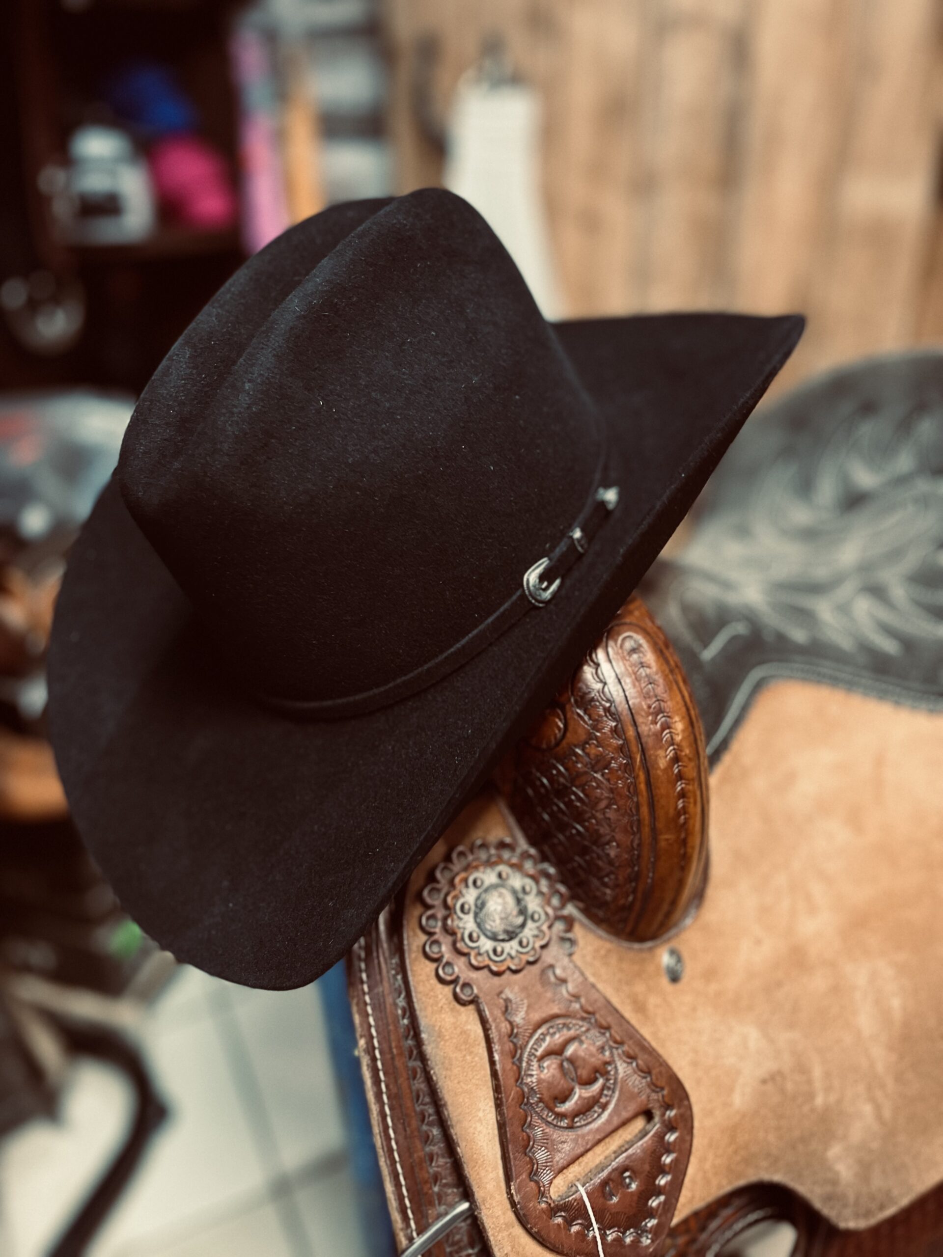 ŚWIAT WESTERNU- KAPELUSZ- COWBOY HAT| Jak dbać o kowbojski kapelusz