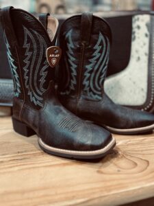 ŚWIAT WESTERNU- Jak dopasować kowbojki?