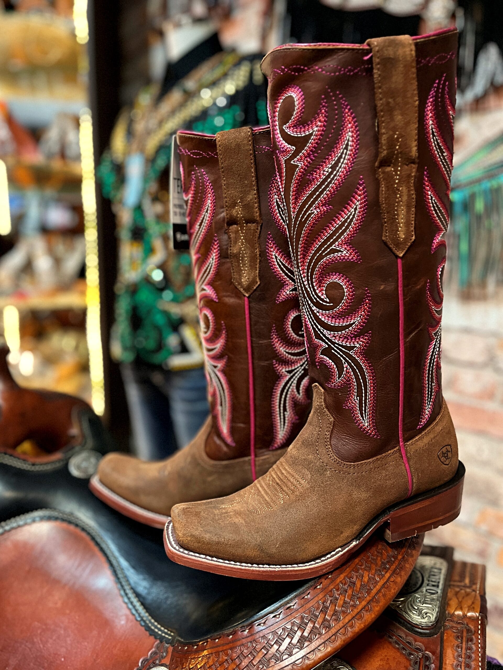 ŚWIAT WESTERNU- Jak wyczyścić buty zamszowe